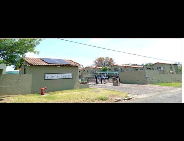 2 BEDROOM TOWNHOUSE FOR SALE IN FERNDALE